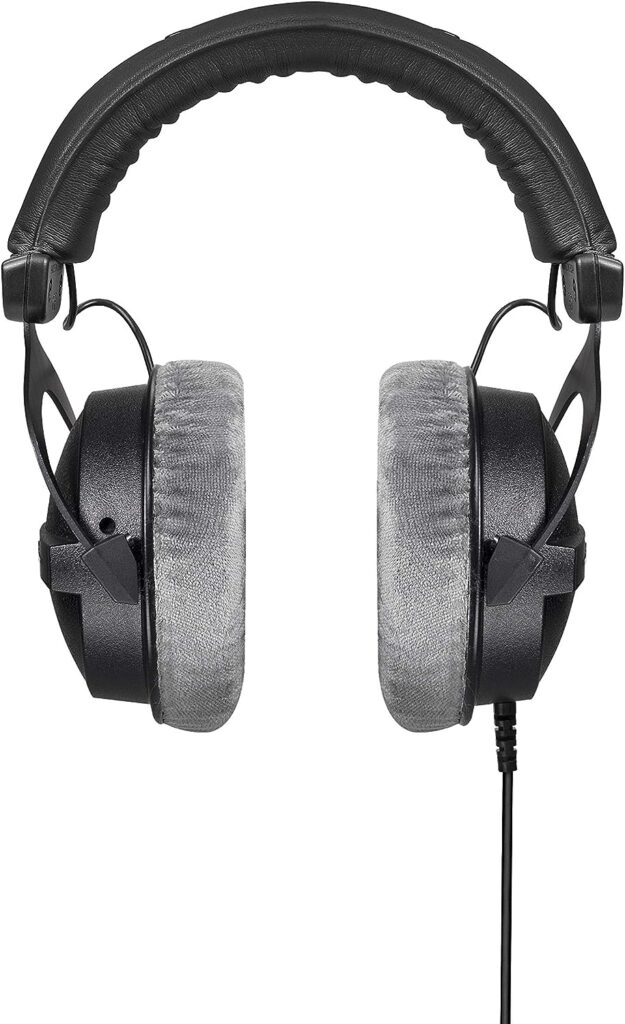 beyerdynamic DT 770 PRO 250 Ohm Over-Ear Studio Headphones in Black. Closed Construction, Wired for Studio use, Ideal for Mixing in The Studio