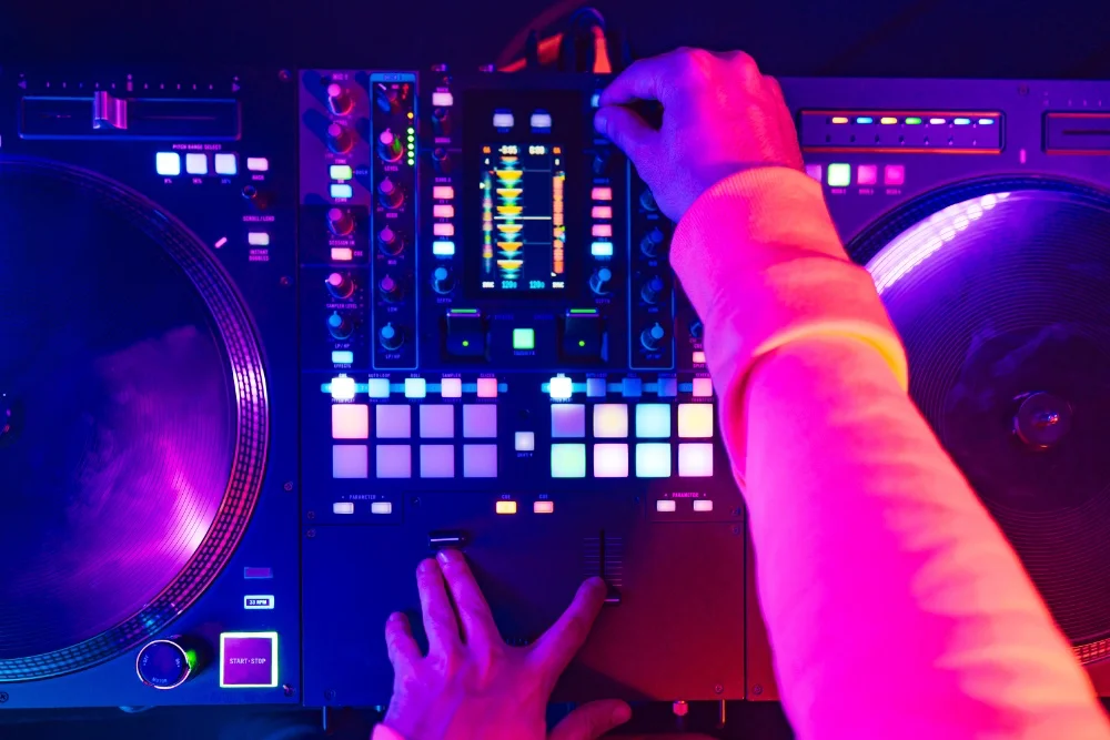 Featured image for “How to Use Samples and Loops In DJ Sets”