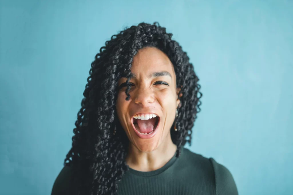 woman screaming with rasphy voice